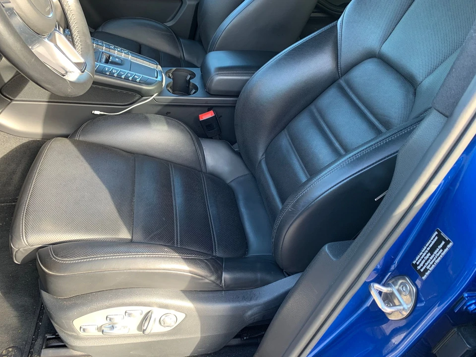 2016 Porsche Macan Turbo - Image 11 of 12