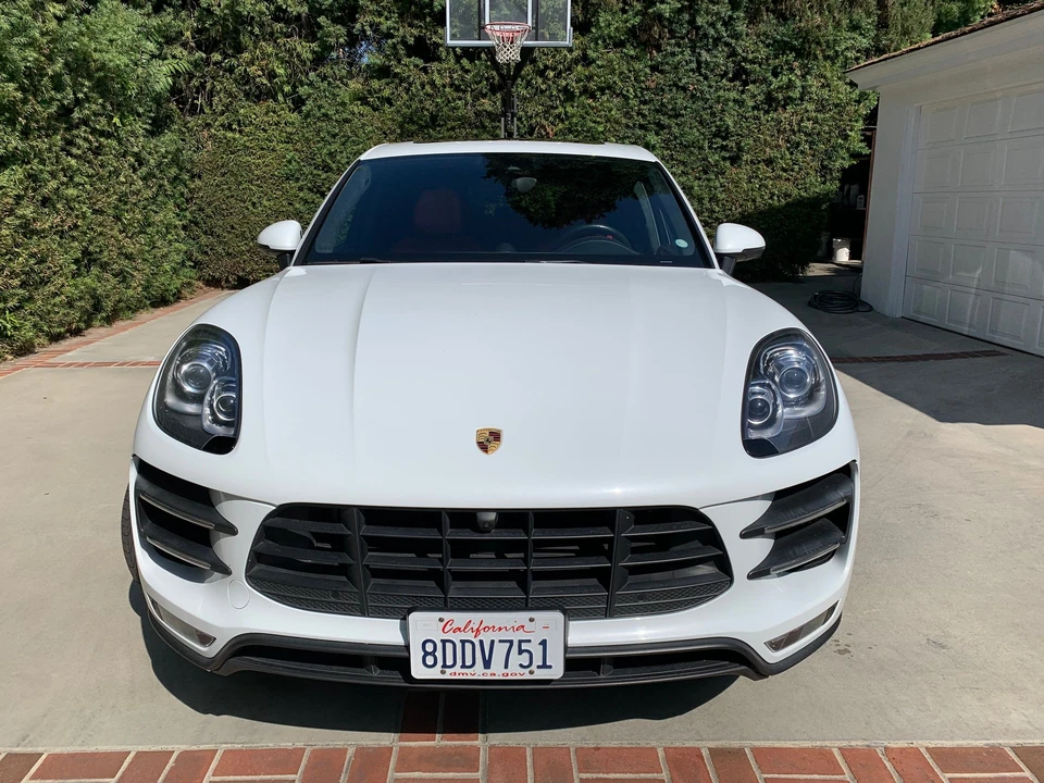 2016 Porsche Macan Turbo - Image 2 of 31