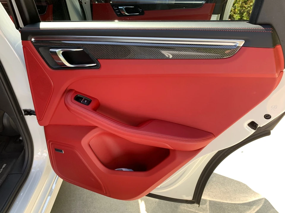 2016 Porsche Macan Turbo - Image 17 of 31