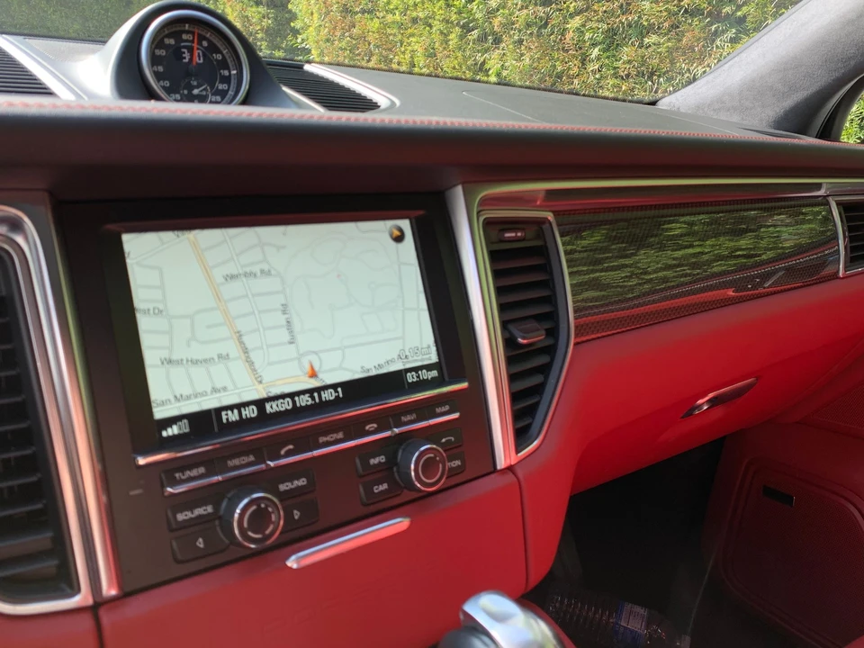 2016 Porsche Macan Turbo - Image 22 of 31