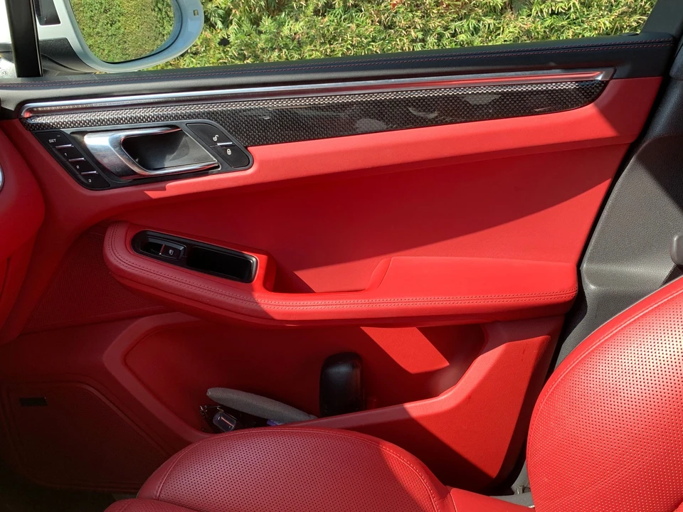 2016 Porsche Macan Turbo - Image 26 of 31