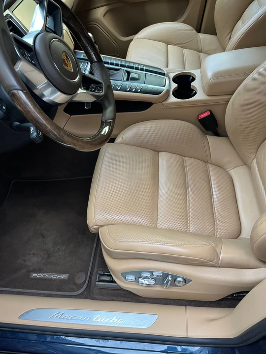 2016 Porsche Macan Turbo - Image 12 of 13