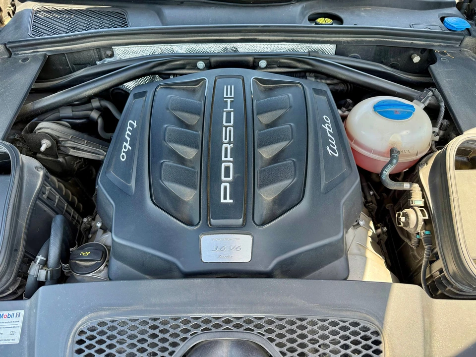 2016 Porsche Macan Turbo - Image 11 of 27