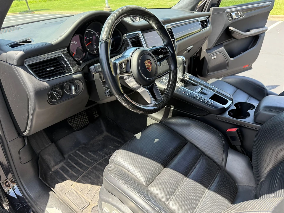 2016 Porsche Macan Turbo - Image 12 of 27