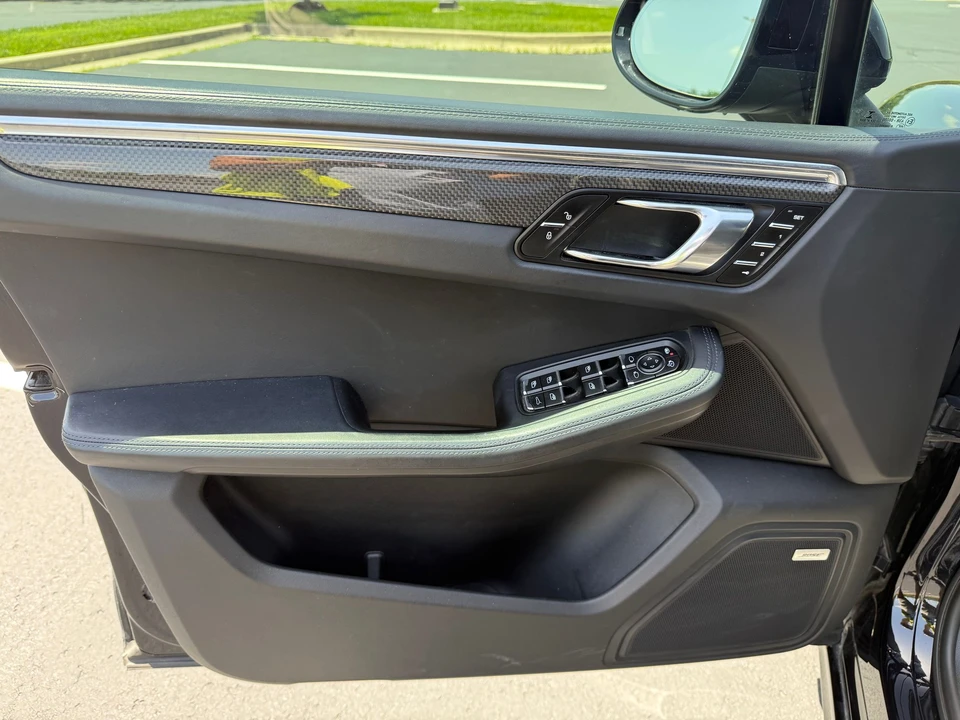 2016 Porsche Macan Turbo - Image 15 of 27