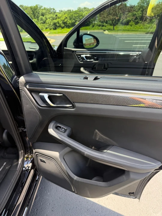 2016 Porsche Macan Turbo - Image 17 of 27