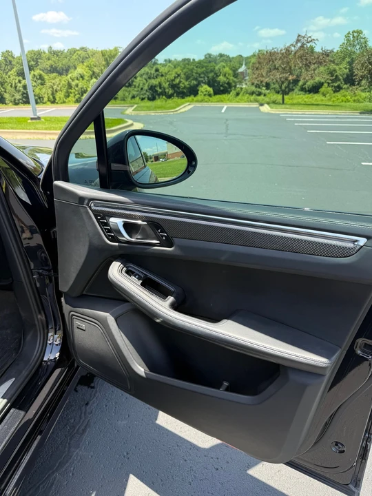 2016 Porsche Macan Turbo - Image 18 of 27