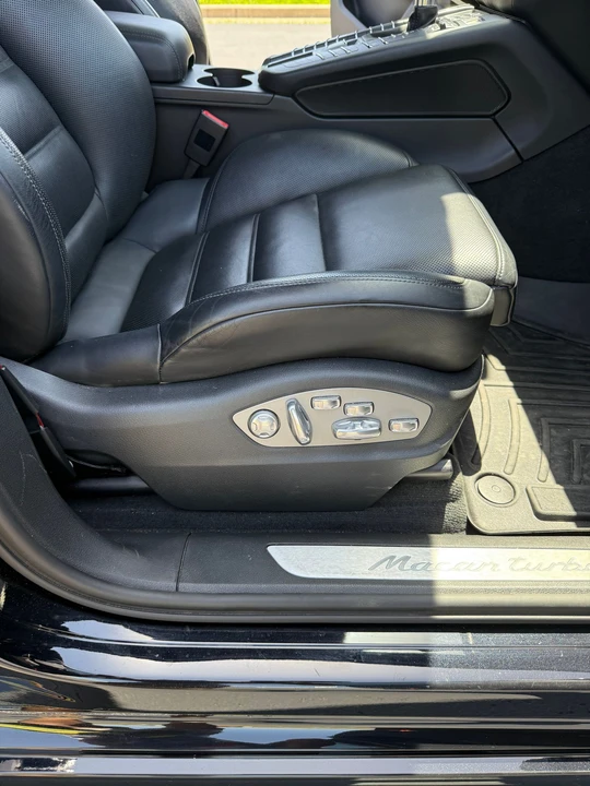 2016 Porsche Macan Turbo - Image 20 of 27