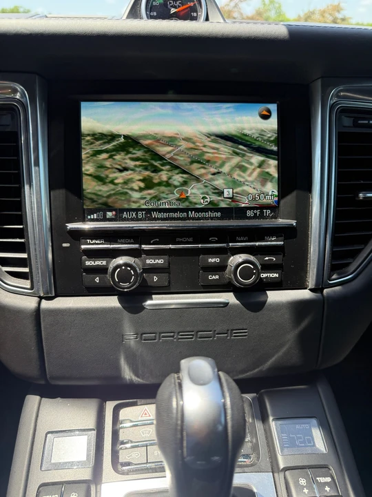 2016 Porsche Macan Turbo - Image 24 of 27