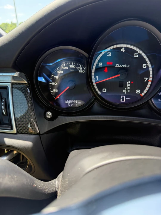 2016 Porsche Macan Turbo - Image 25 of 27