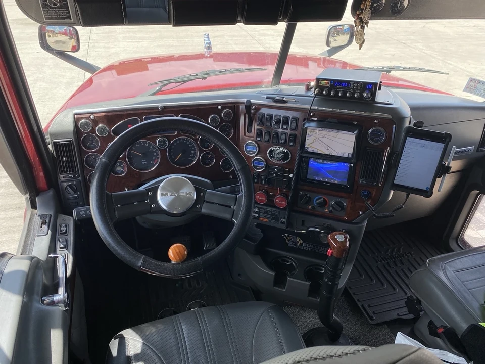 2016 Mack - Image 18 of 21