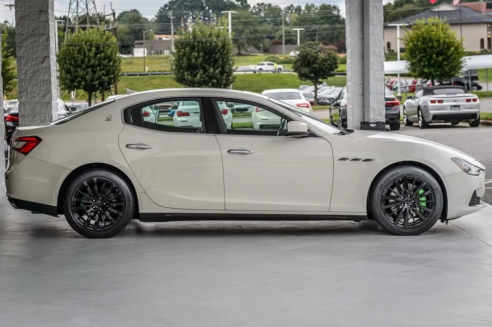 2016 Maserati Ghibli 3rd Gen - Image 15 of 20