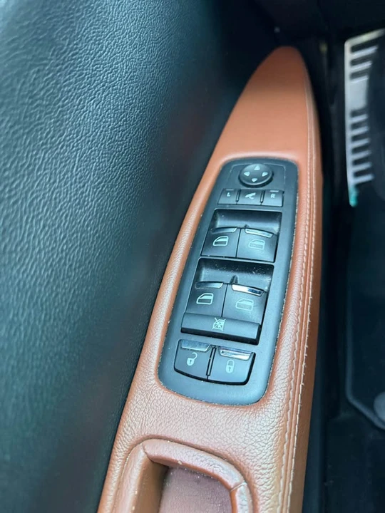 2016 Maserati Ghibli 3rd Gen - Image 9 of 10