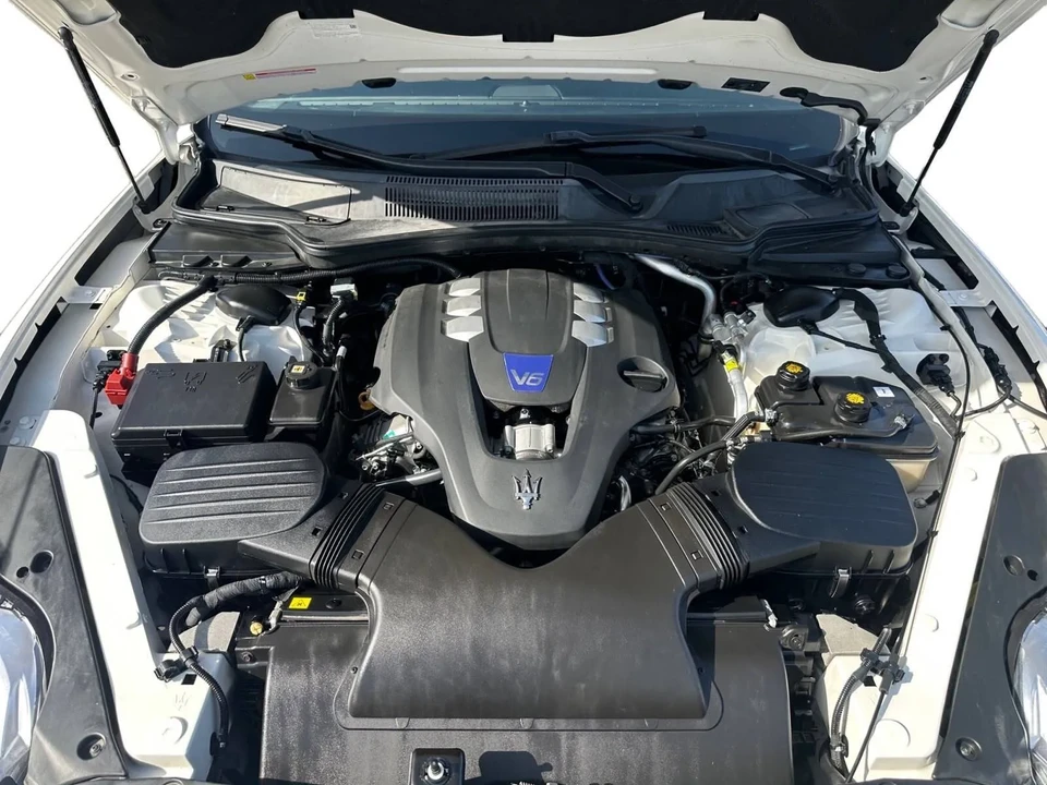 2016 Maserati Quattroporte 6th Gen - Image 17 of 28