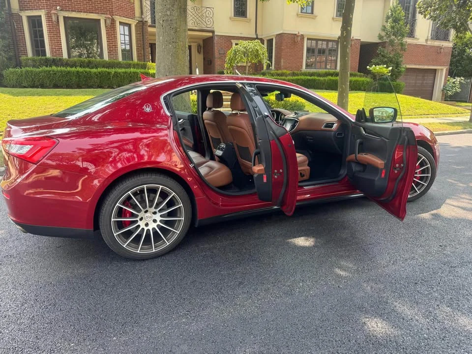 2016 Maserati Ghibli 3rd Gen - Image 13 of 18
