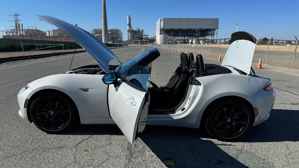 2016 Mazda ND MX-5 Miata - Image 13 of 20