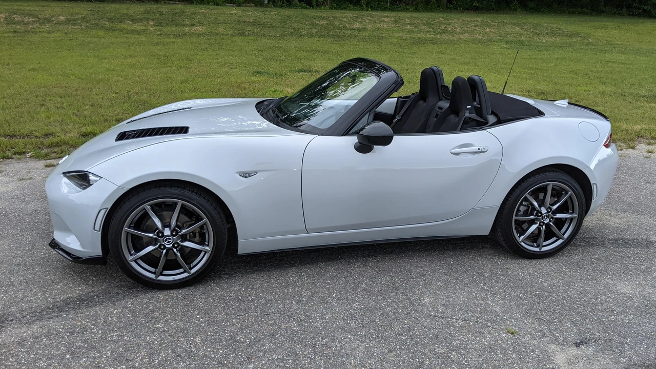 2016 Mazda ND MX-5 Miata - Image 11 of 31