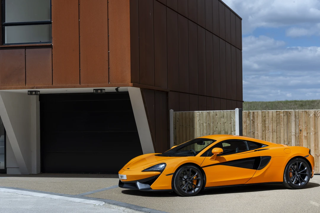 2016 McLaren 570S - Image 23 of 31
