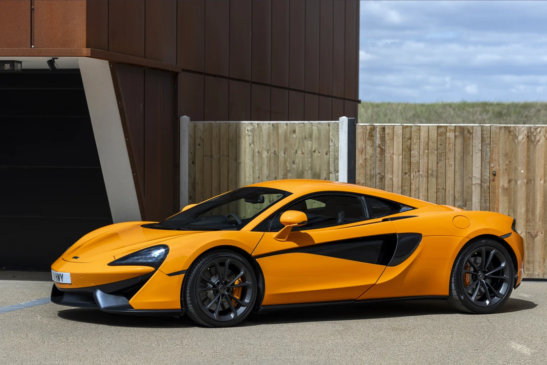 2016 McLaren 570S - Image 3 of 31