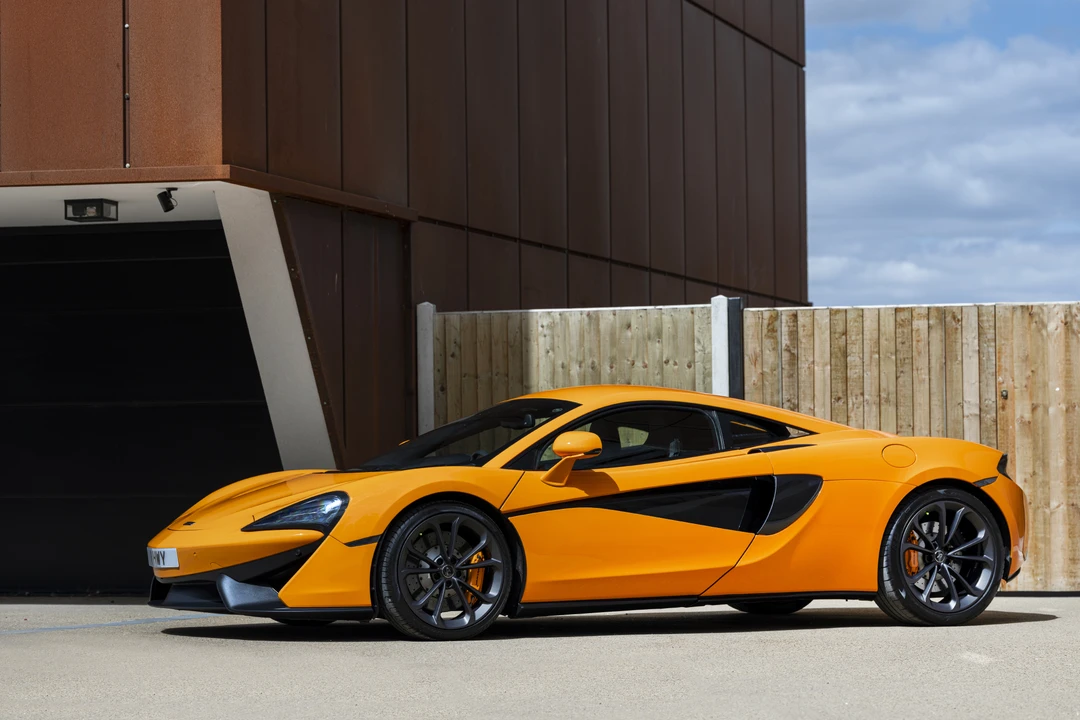 2016 McLaren 570S - Image 25 of 31
