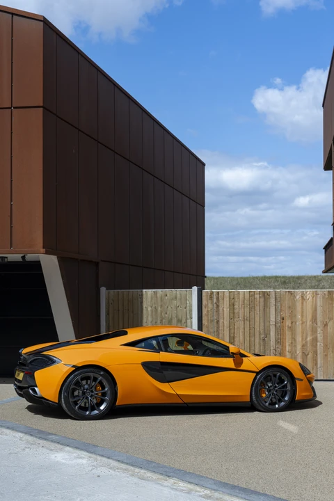 2016 McLaren 570S - Image 14 of 31