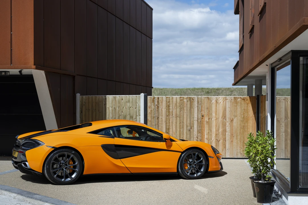 2016 McLaren 570S - Image 27 of 31