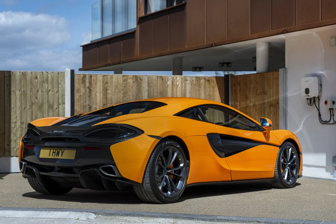 2016 McLaren 570S - Image 7 of 31