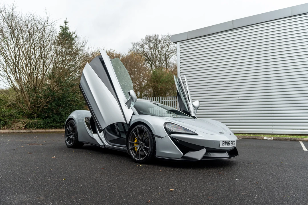 2016 McLaren 570S - Image 26 of 31