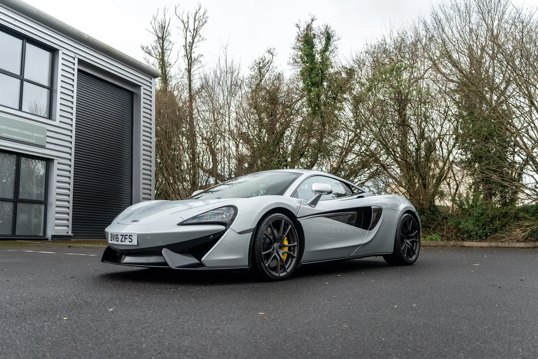2016 McLaren 570S - Image 3 of 31
