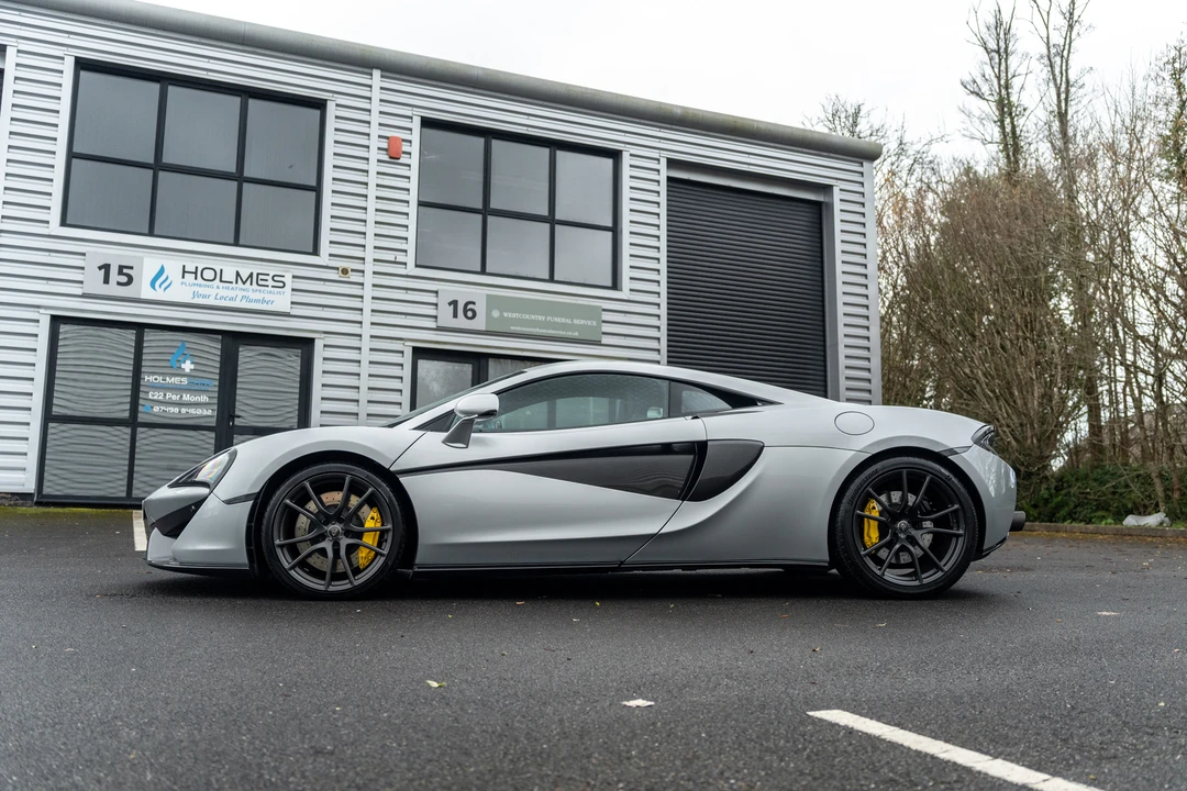 2016 McLaren 570S - Image 4 of 31