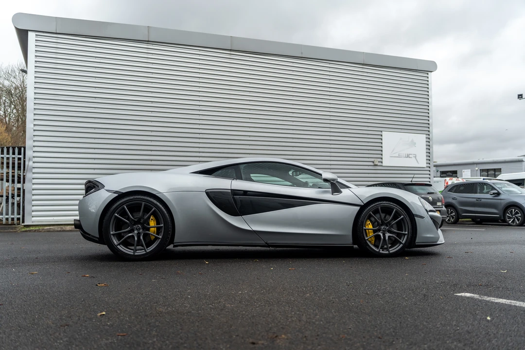 2016 McLaren 570S - Image 8 of 31