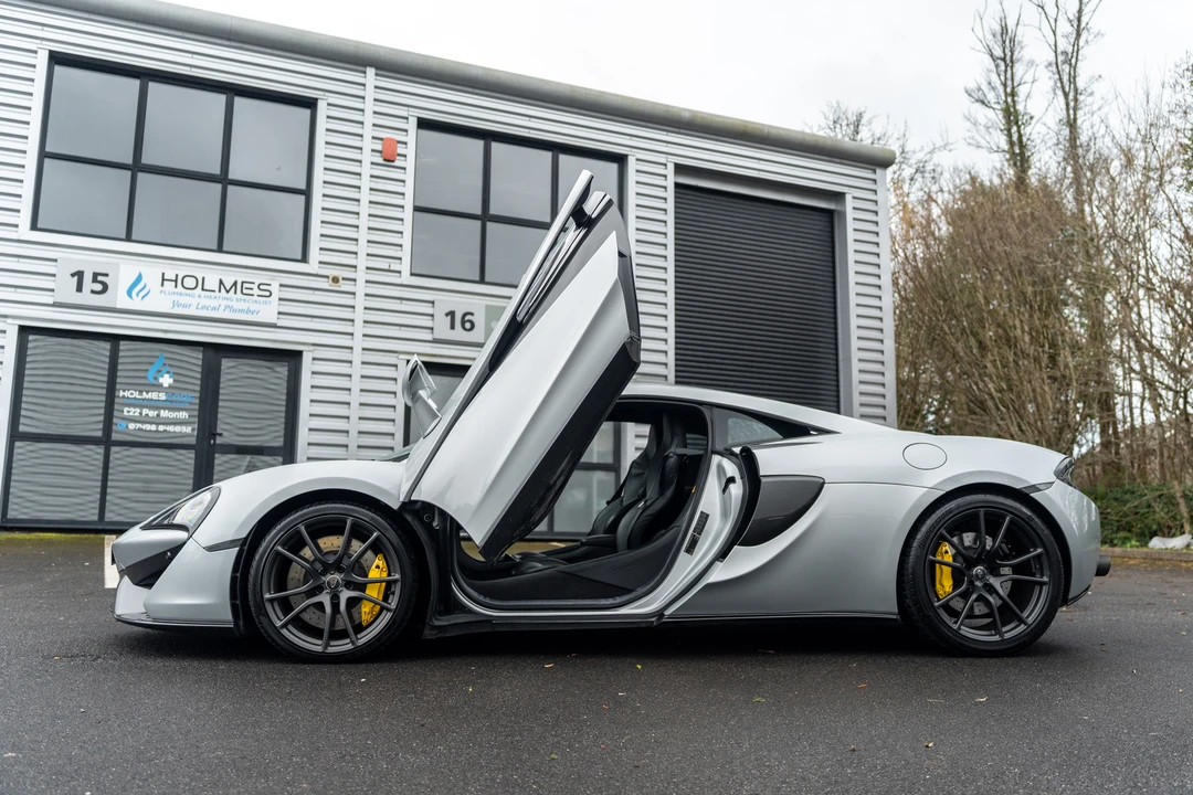 2016 McLaren 570S - Image 27 of 31