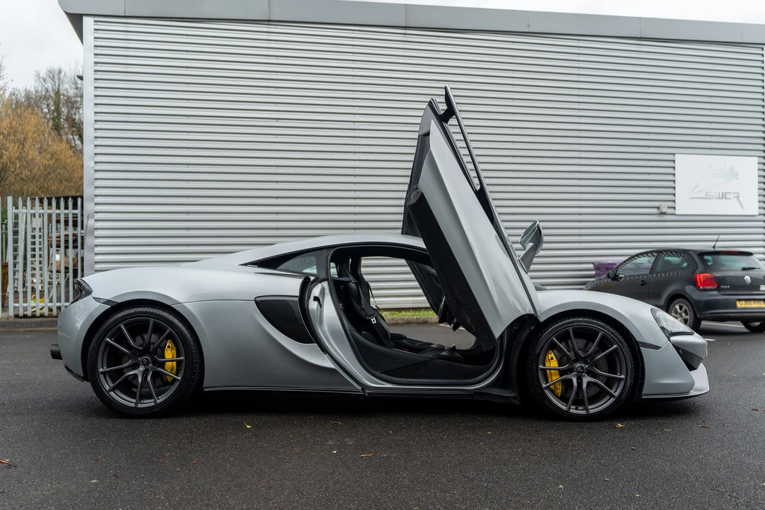 2016 McLaren 570S - Image 28 of 31