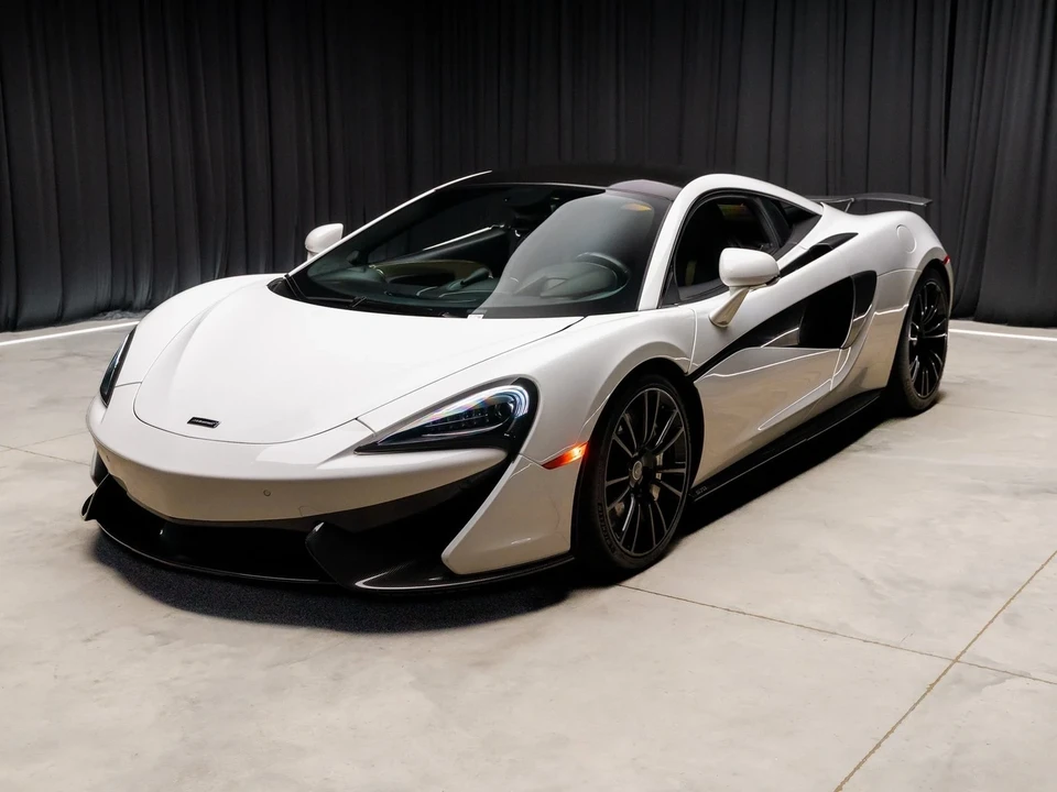 2016 McLaren 570 - Image 2 of 12