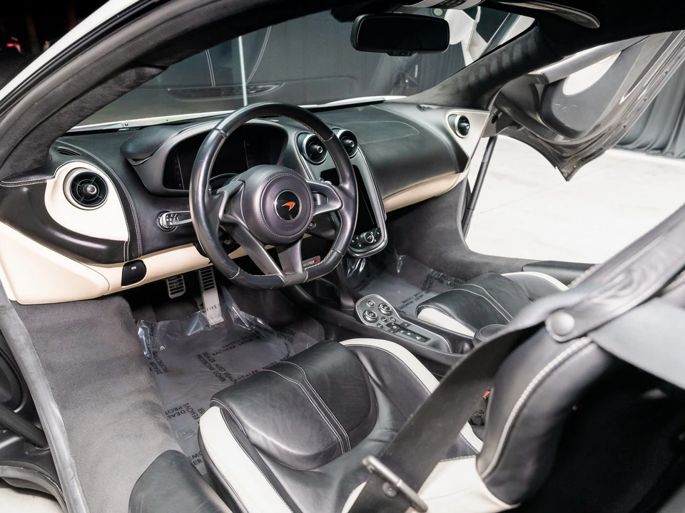 2016 McLaren 570 - Image 4 of 12