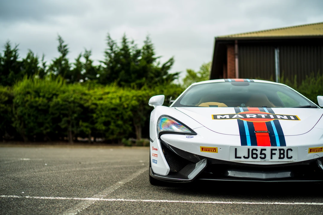2016 McLaren 570S - Image 11 of 31