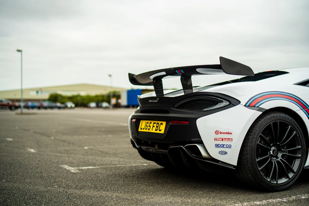2016 McLaren 570S - Image 28 of 31