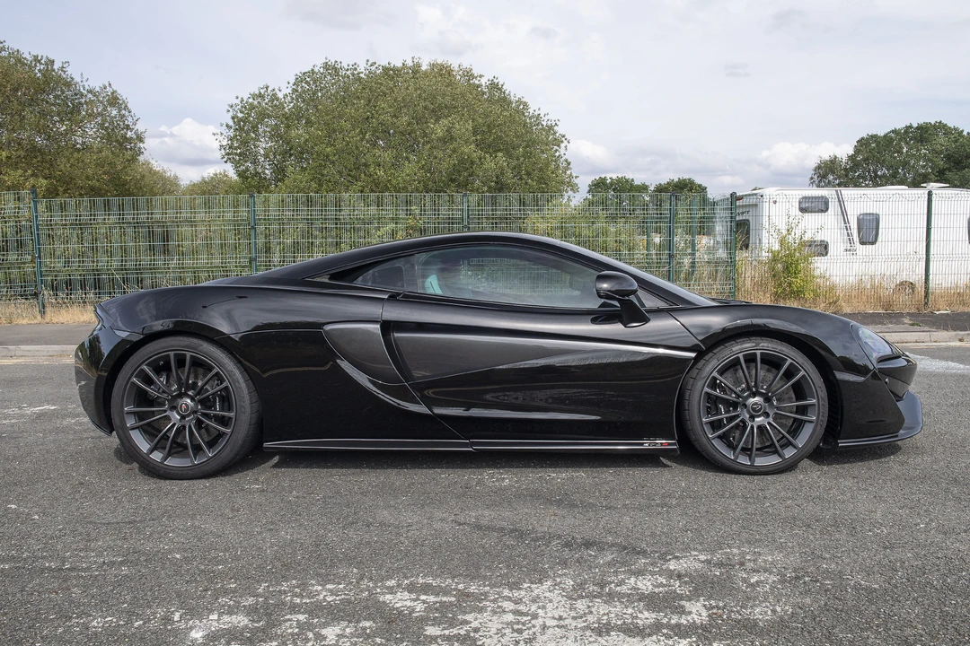 2016 McLaren 570S - Image 8 of 31