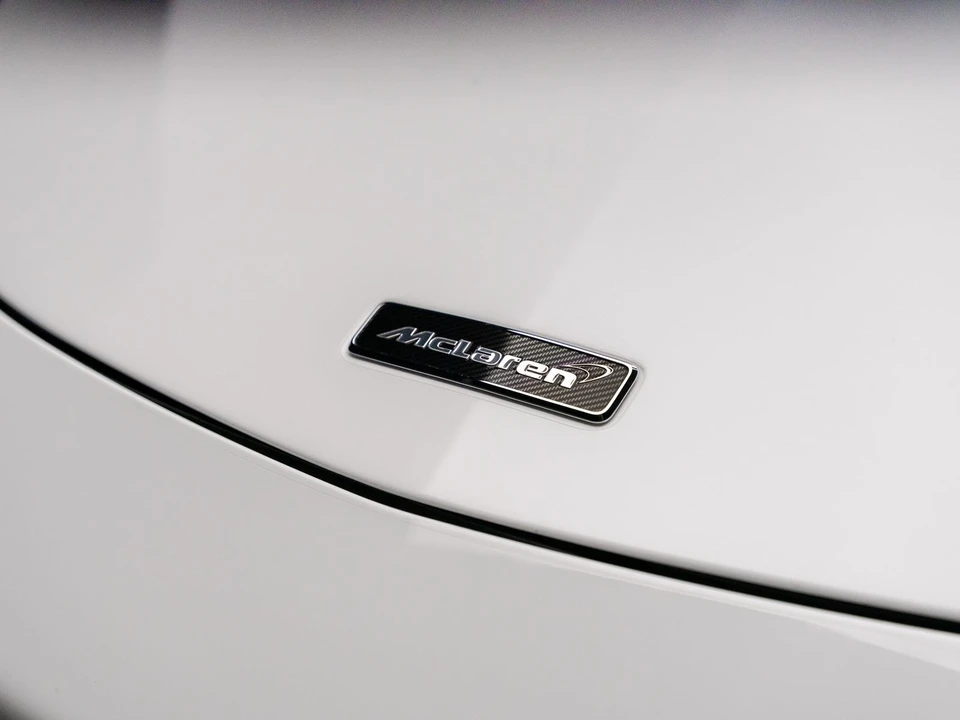 2016 McLaren - Image 25 of 31