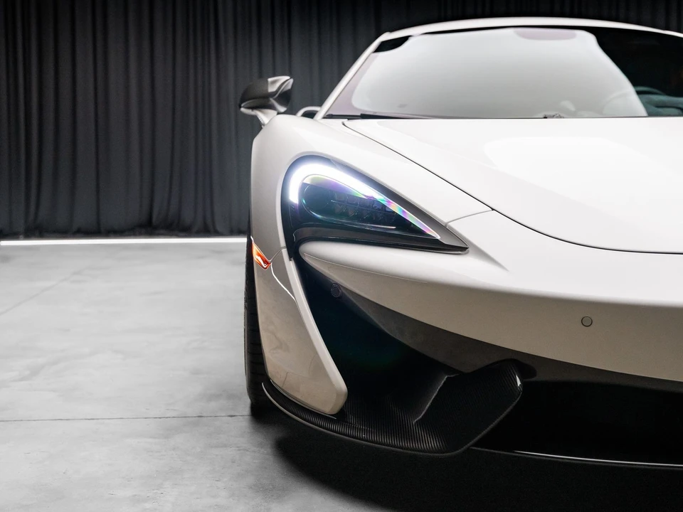 2016 McLaren - Image 23 of 31