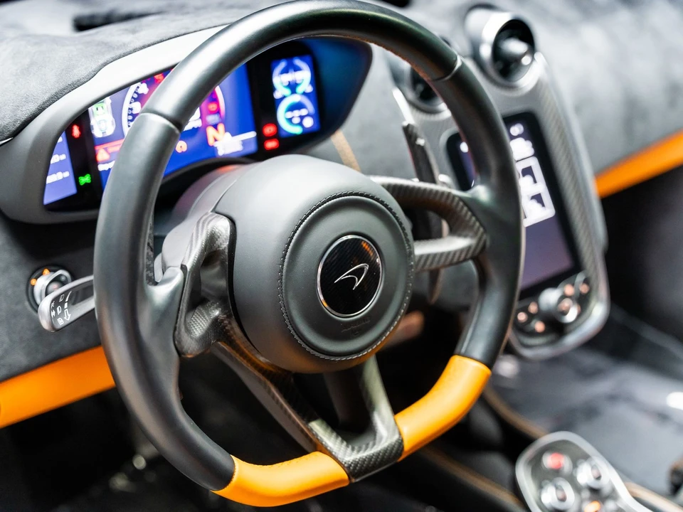 2016 McLaren - Image 10 of 31