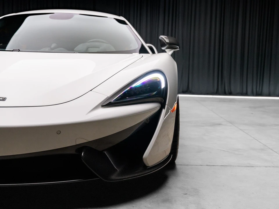 2016 McLaren - Image 26 of 31
