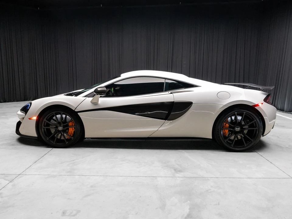 2016 McLaren - Image 15 of 31