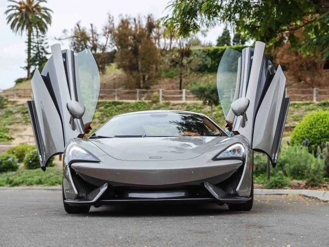 2016 McLaren - Image 19 of 31
