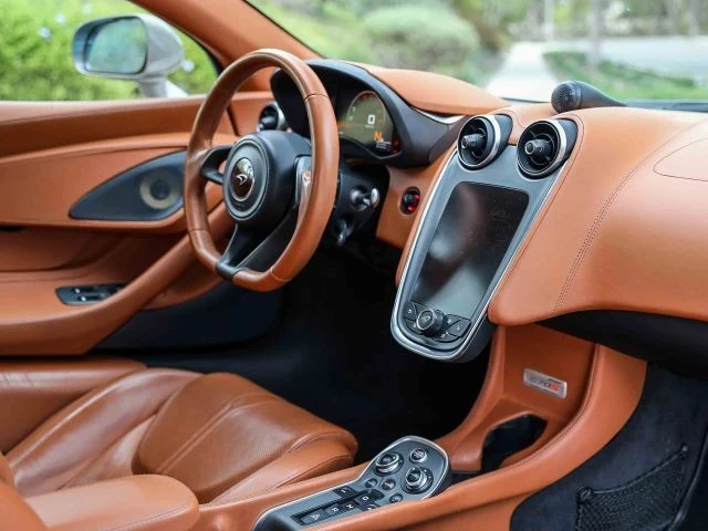 2016 McLaren - Image 22 of 31
