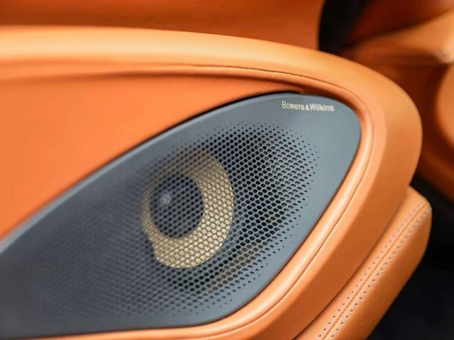 2016 McLaren - Image 29 of 31