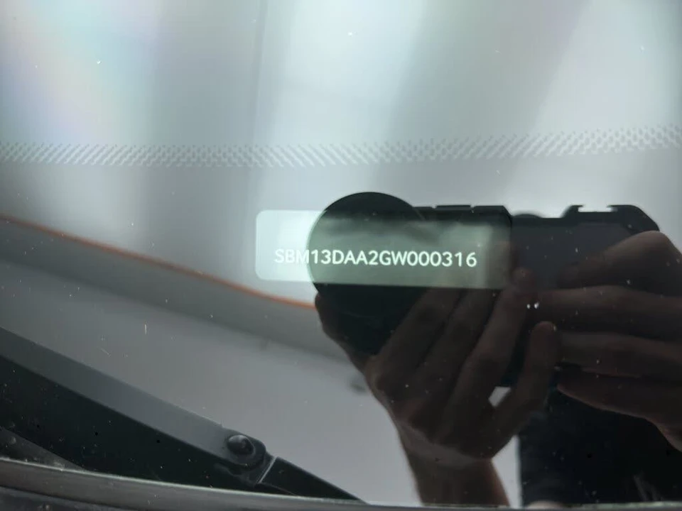 2016 McLaren 570S - Image 22 of 25
