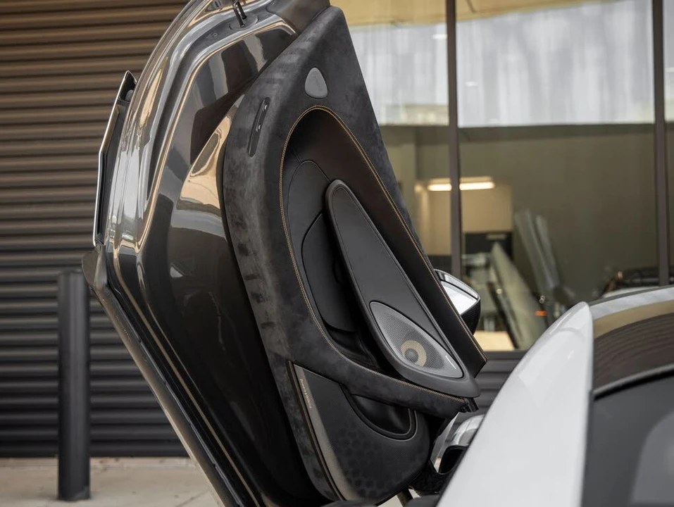 2016 McLaren 570S - Image 27 of 31
