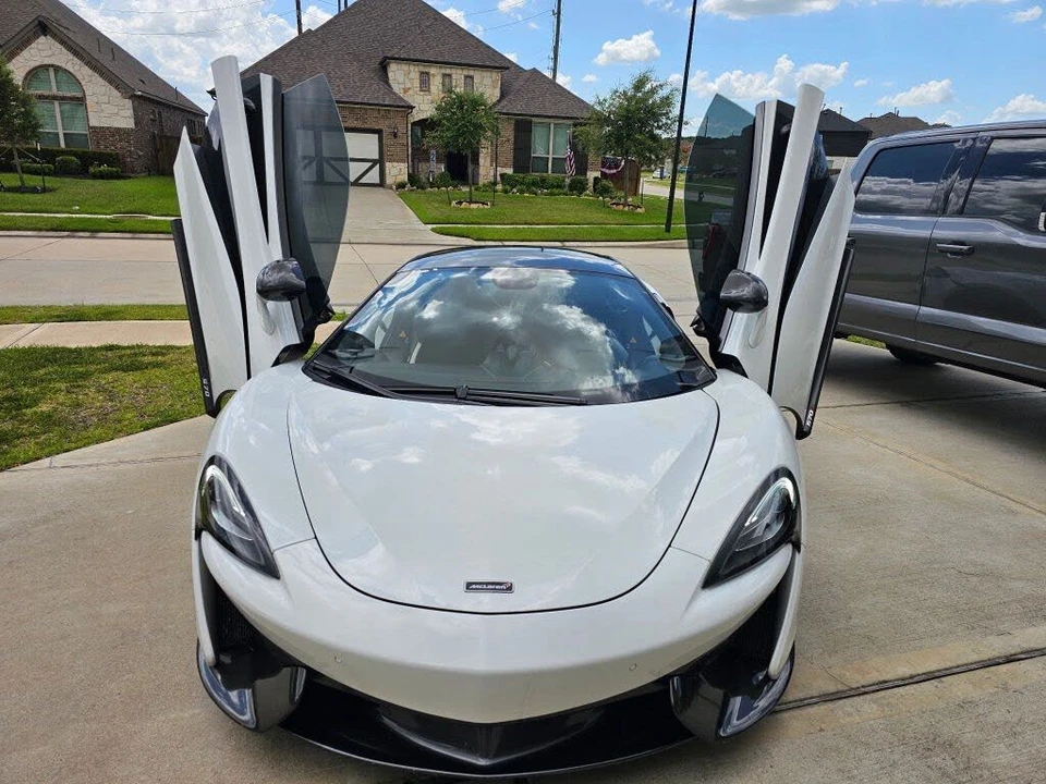 2016 McLaren 570S - Image 11 of 26
