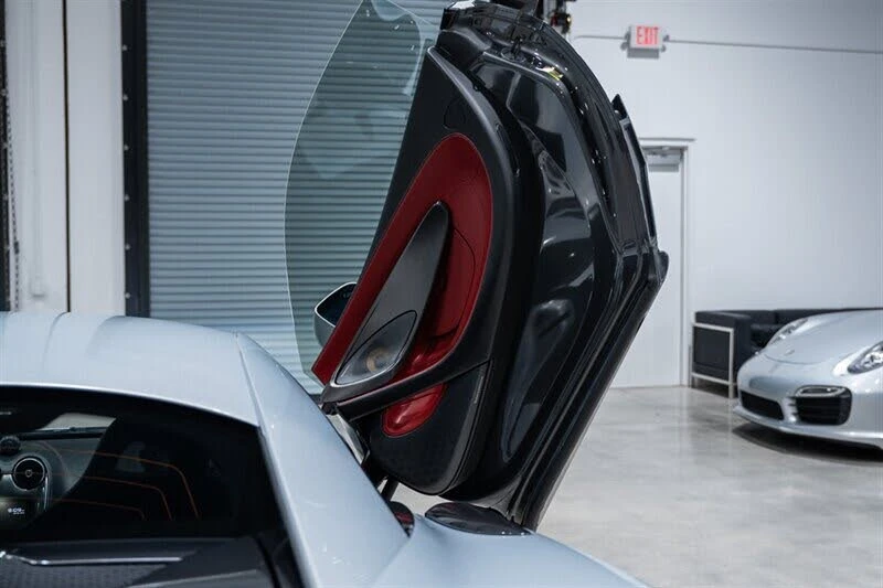 2016 McLaren 570S - Image 31 of 31